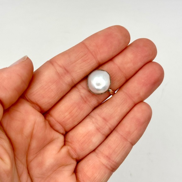 Sterling Silver Ring with Large White Pearl Textured Band Size 8 Natural Stone - Picture 1 of 10